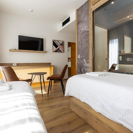 Roadside Hotel Lipjan Ngoại thất bức ảnh
