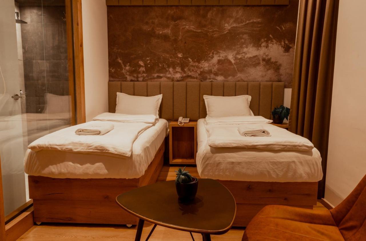 Roadside Hotel Lipjan Ngoại thất bức ảnh