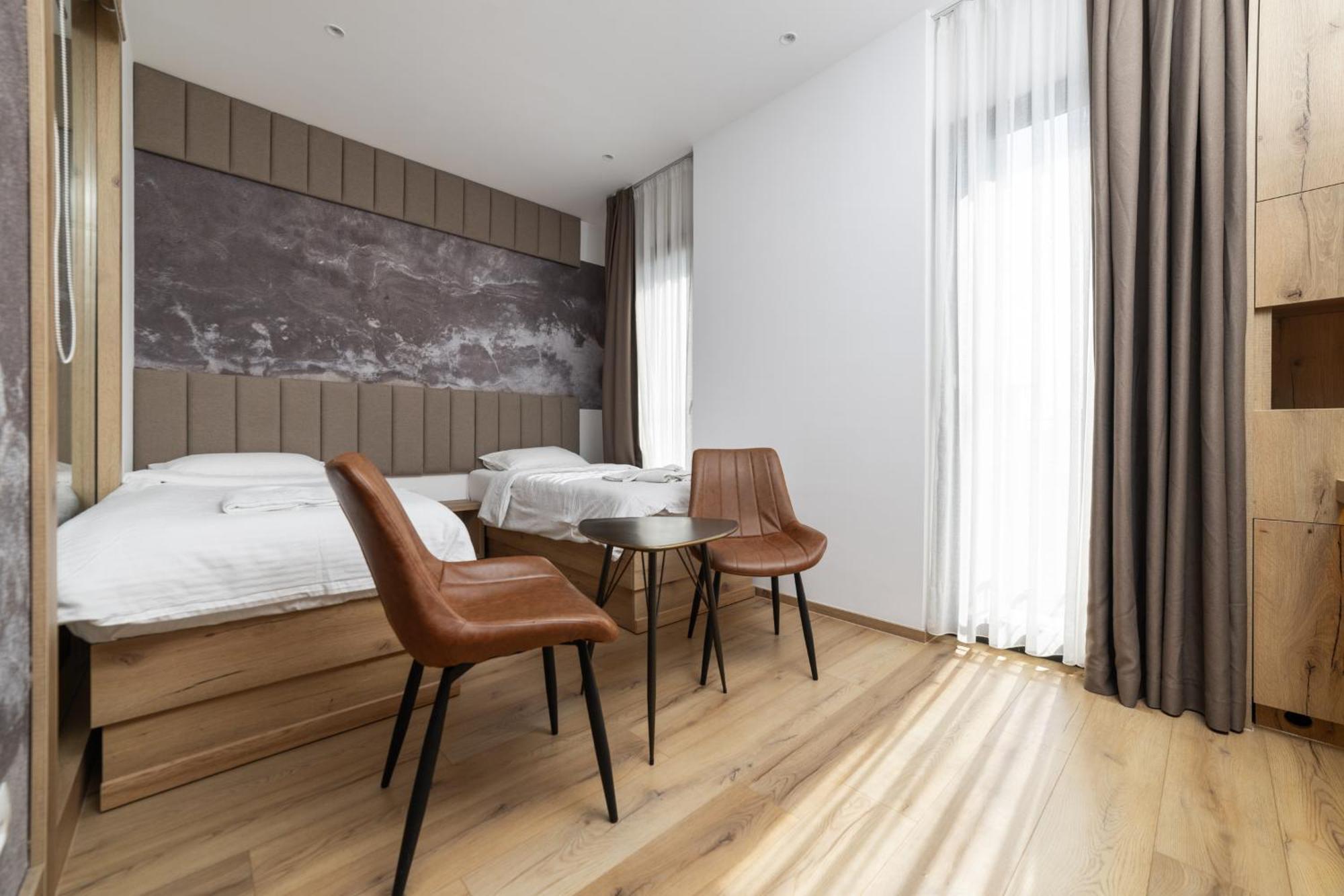 Roadside Hotel Lipjan Ngoại thất bức ảnh