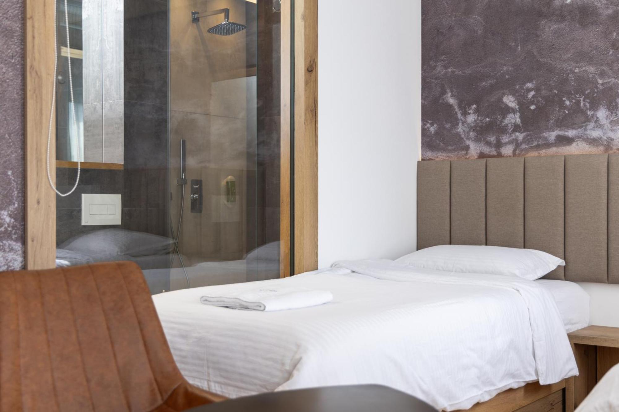 Roadside Hotel Lipjan Ngoại thất bức ảnh