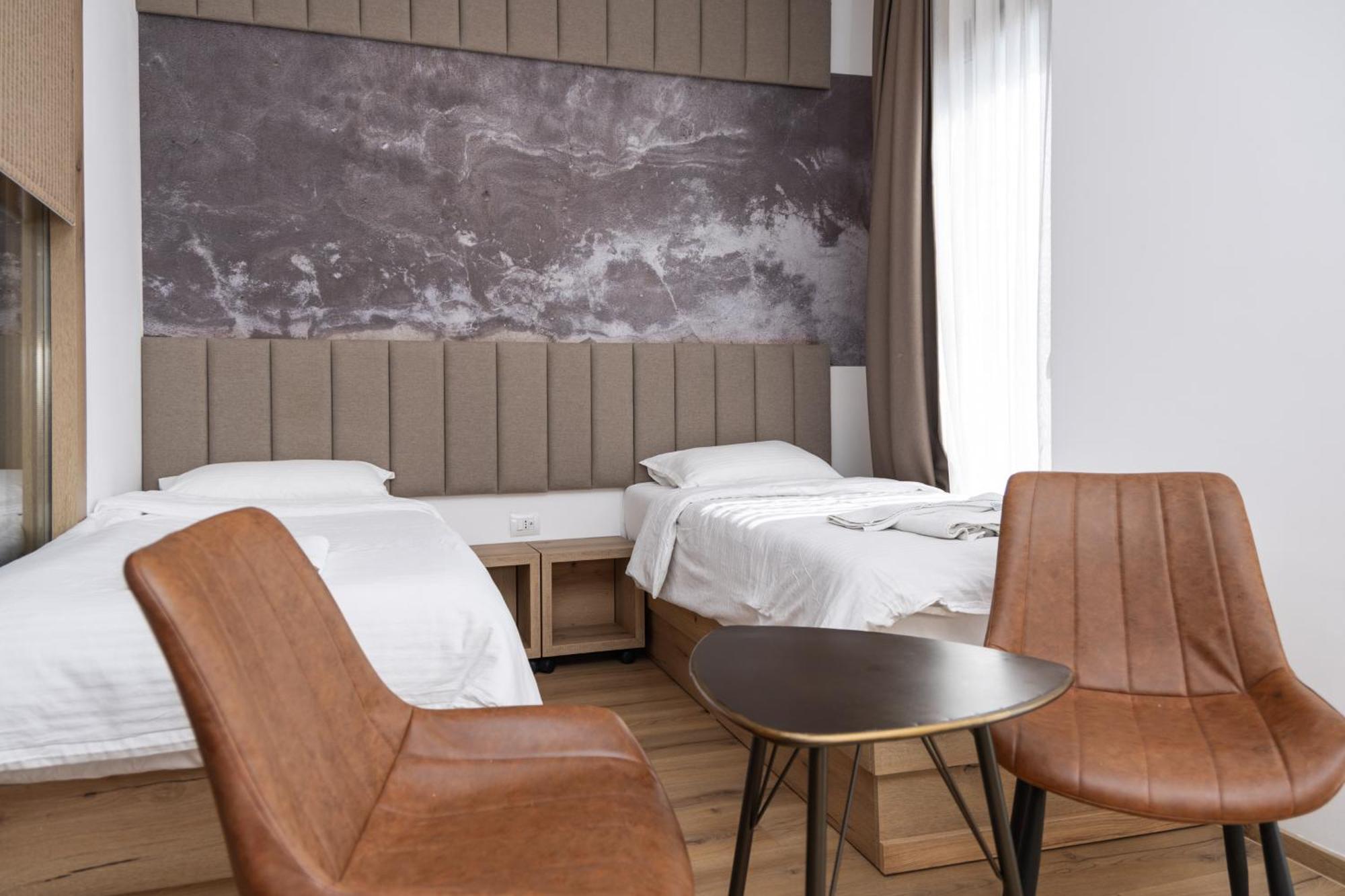 Roadside Hotel Lipjan Ngoại thất bức ảnh