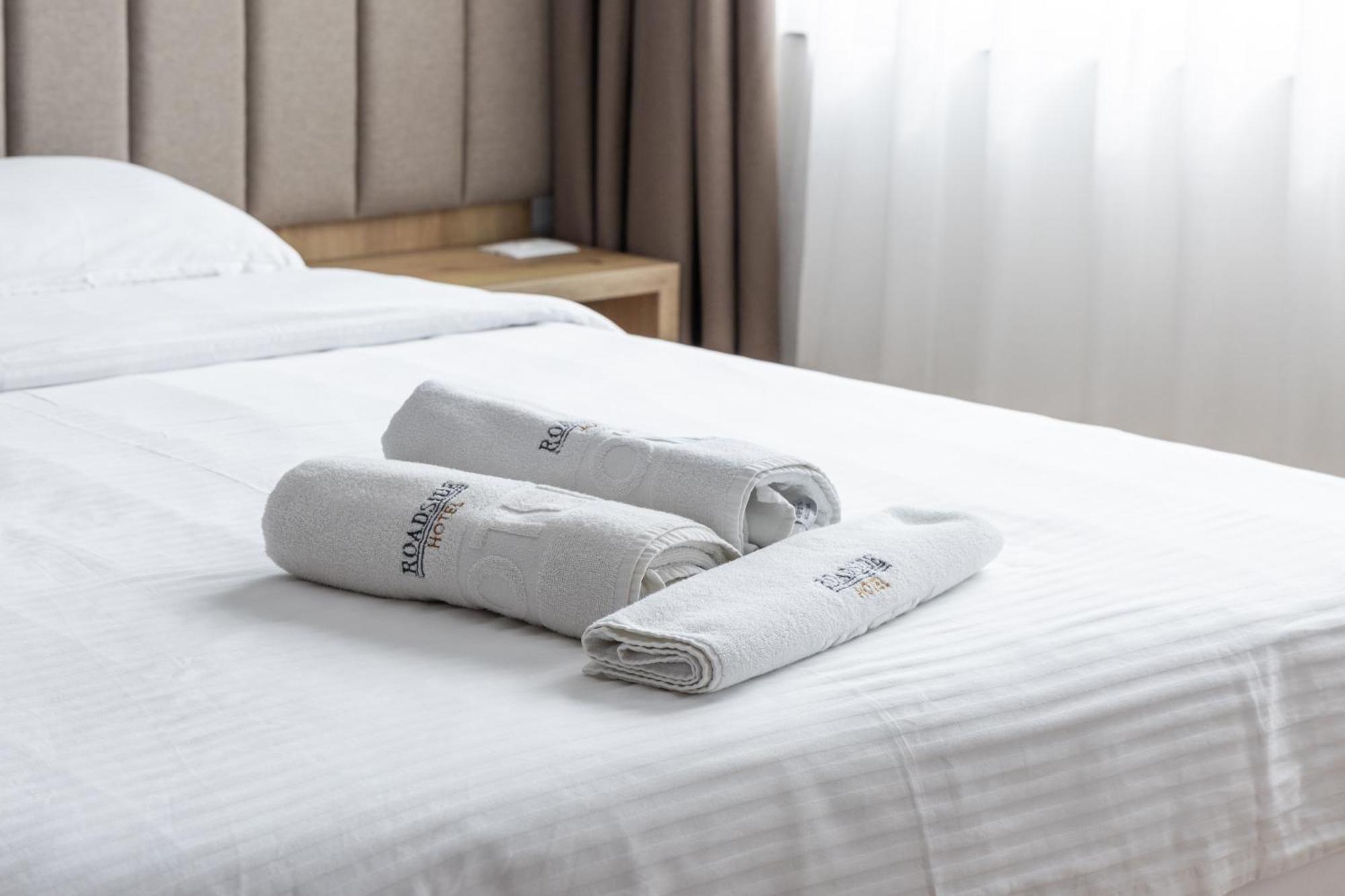 Roadside Hotel Lipjan Ngoại thất bức ảnh