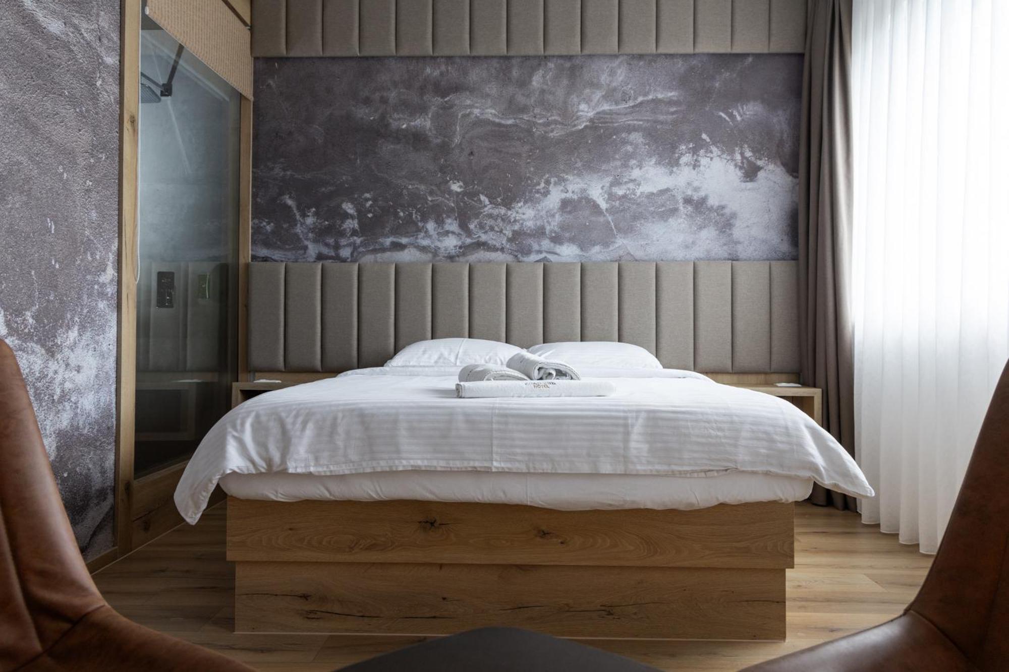 Roadside Hotel Lipjan Ngoại thất bức ảnh