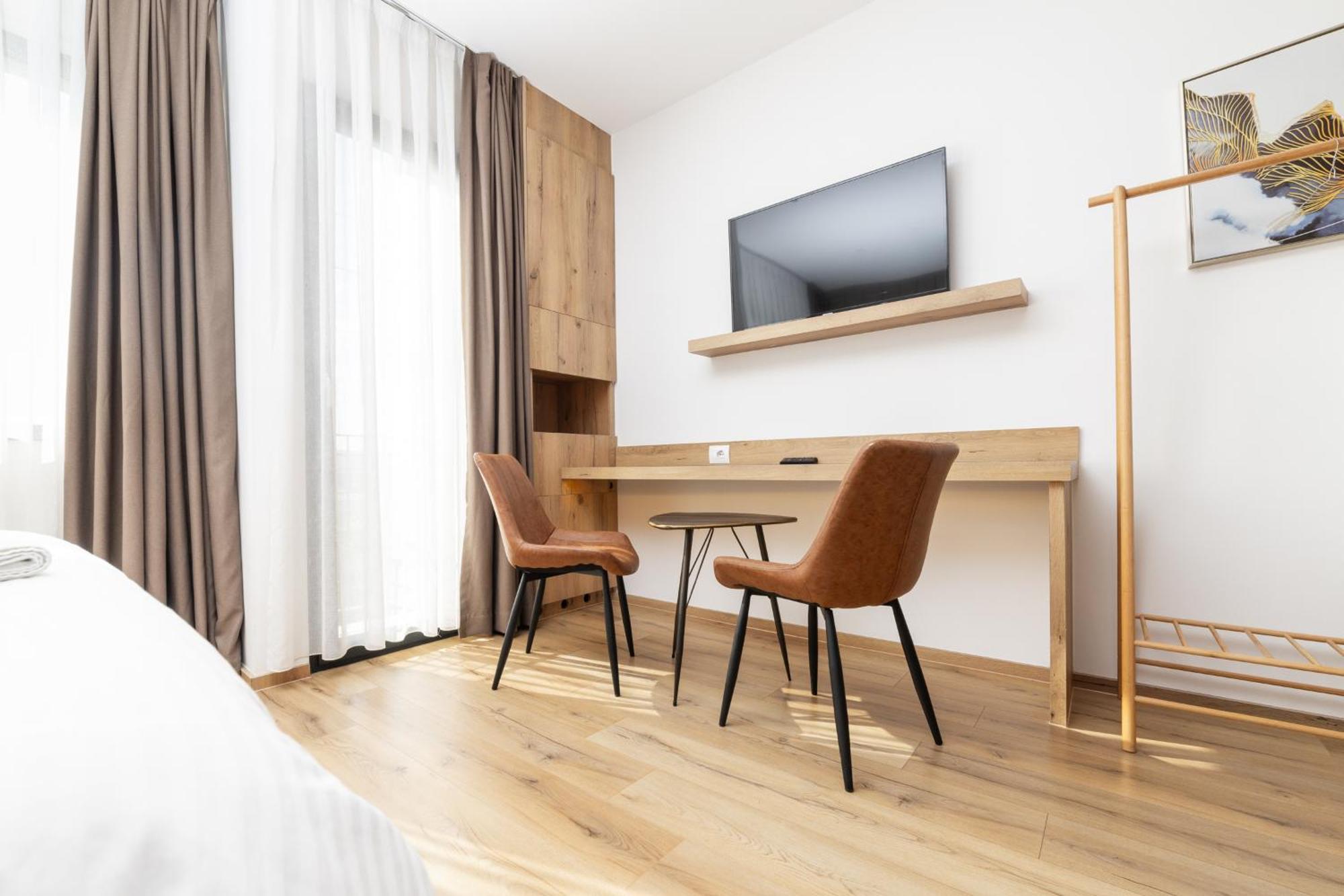 Roadside Hotel Lipjan Ngoại thất bức ảnh