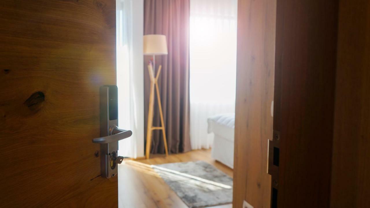 Roadside Hotel Lipjan Ngoại thất bức ảnh